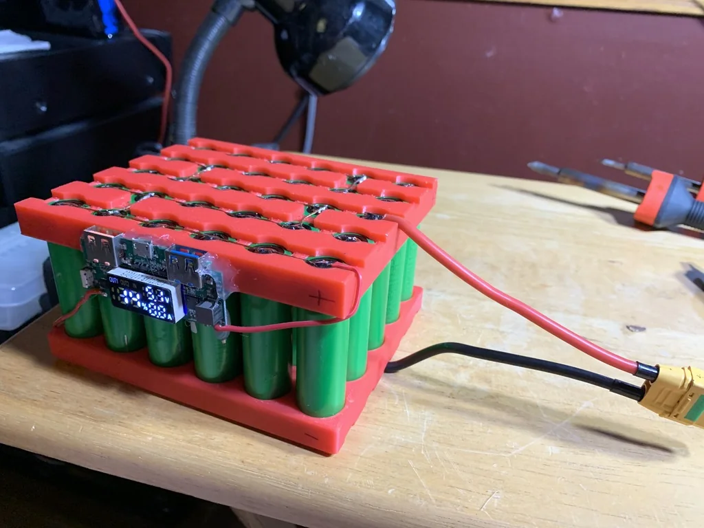 Банк аккумуляторов 18650 на 30 ячеек (параллельное соединение)