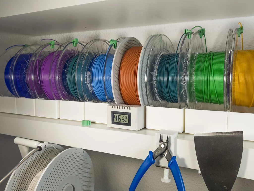 3D модель Держатель катушек с термометром и гигрометром - фото 3