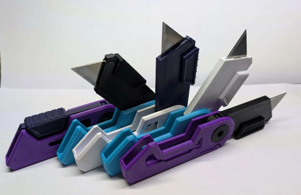 Складной держатель лезвий для универсального ножа