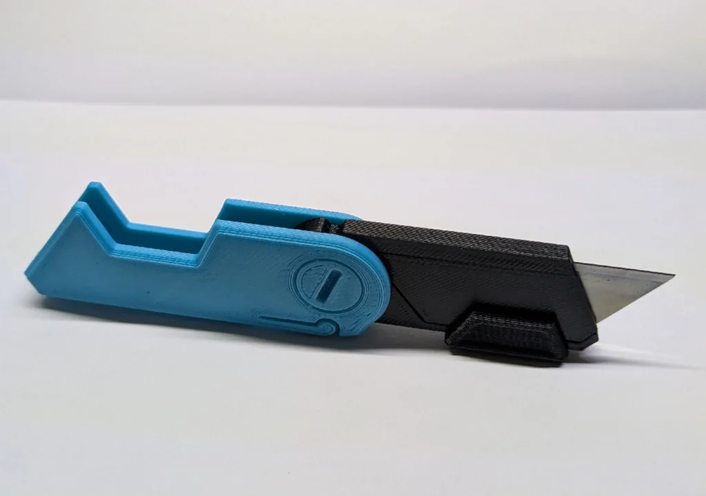 Складной держатель лезвий для универсального ножа