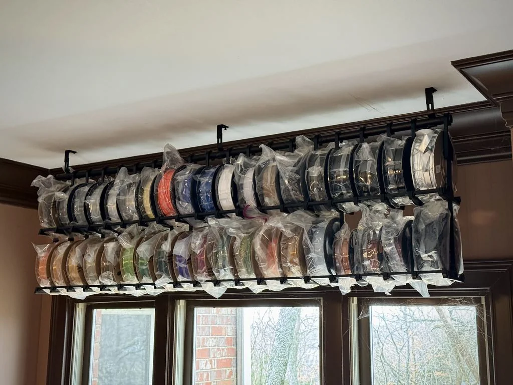 Модульная стойка для катушек с нитками