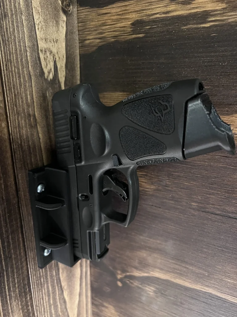 Магнитный держатель для пистолета с встраиваемыми магнитами