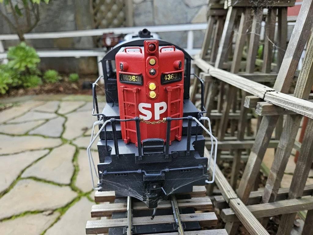 1:29 Модель локомотива EMD SD9 Southern Pacific