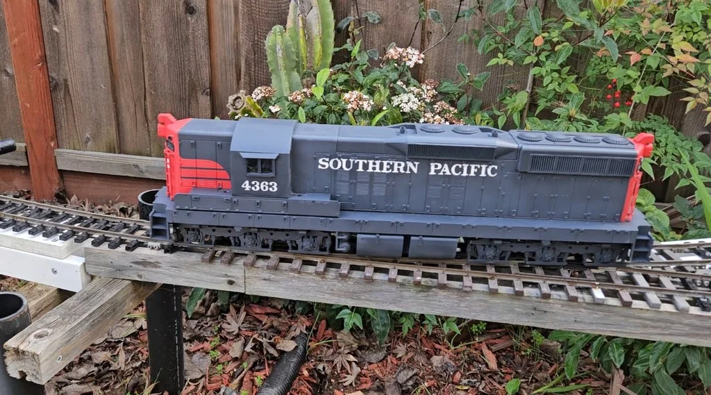 1:29 Модель локомотива EMD SD9 Southern Pacific