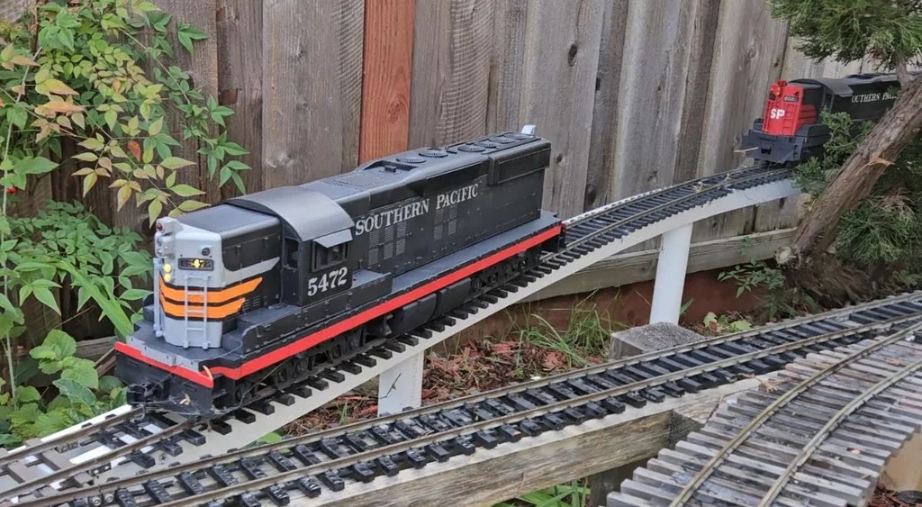 1:29 Модель локомотива EMD SD9 Southern Pacific