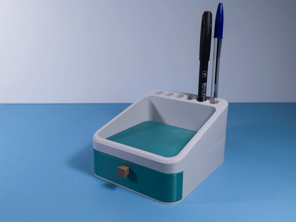 Подставка для карандашей с ящиком