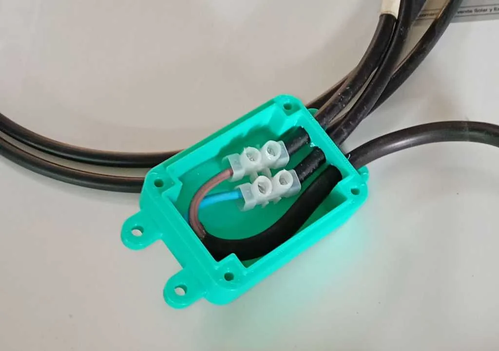 Коробка соединений для солнечных панелей