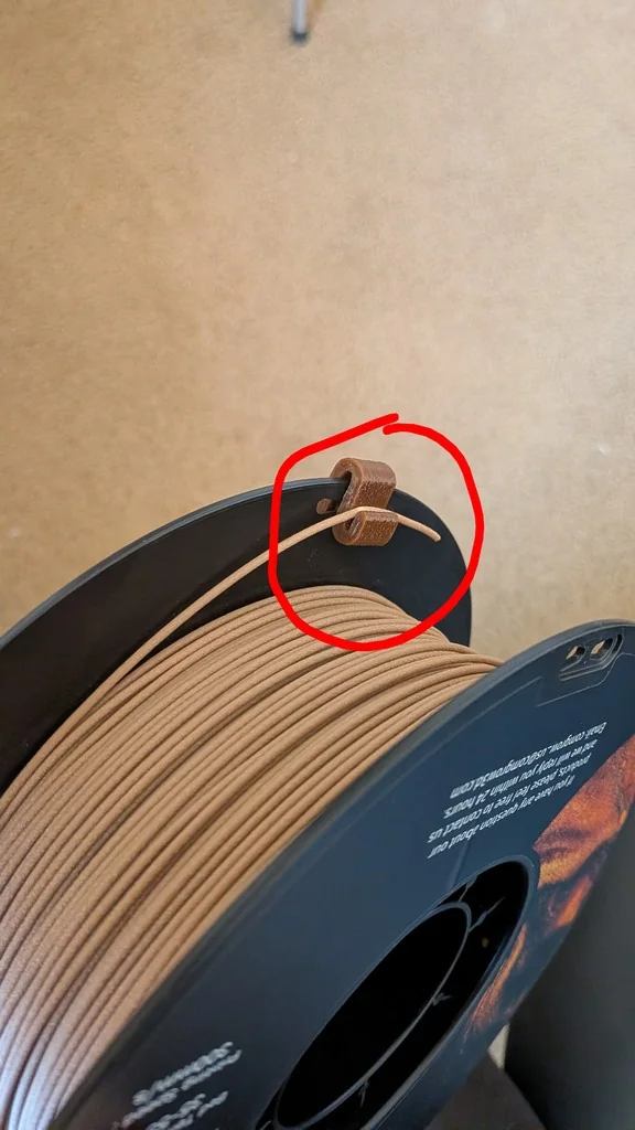 Универсальная зажимная клипса для катушек