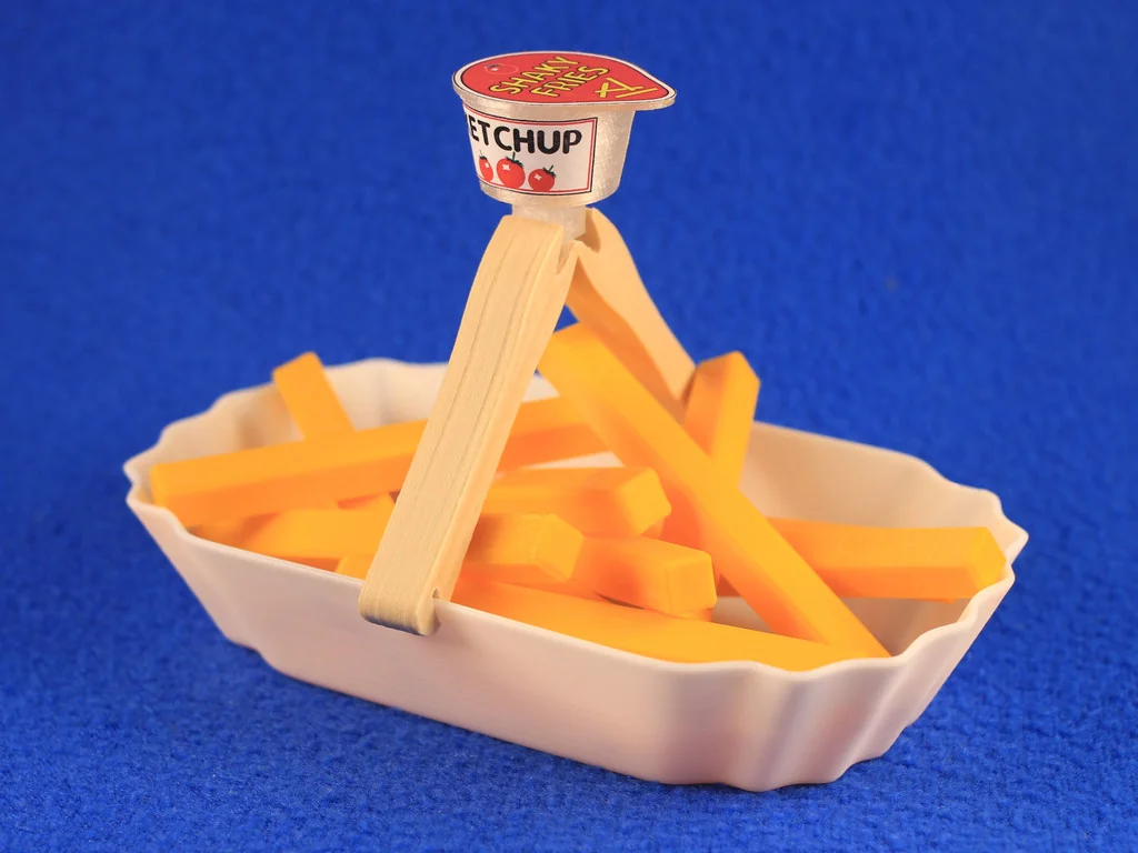 SHAKY FRIS — несбалансированная игра с балансировкой картофеля фри и чипсов.