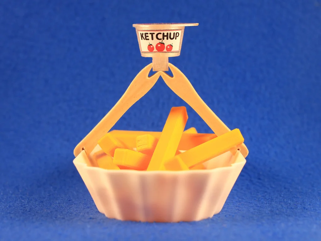 SHAKY FRIS — несбалансированная игра с балансировкой картофеля фри и чипсов.