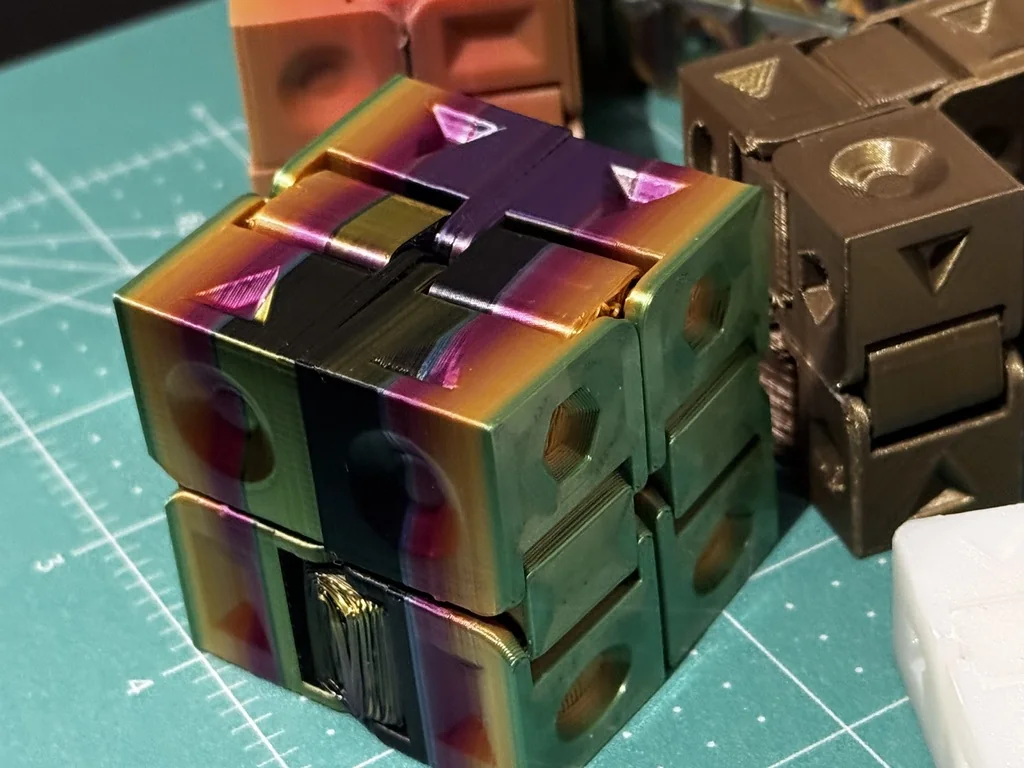 Бесконечный куб-игрушка для снятия стресса