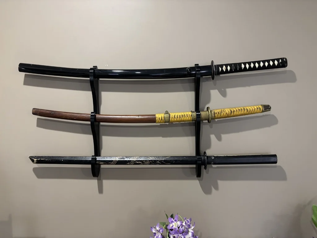 Держатель катаны для настенной установки