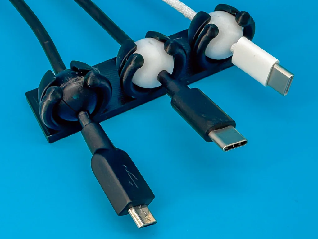 Настольные держатели кабелей (от одного до шести слотов) с защелкивающимися шаровыми адаптерами