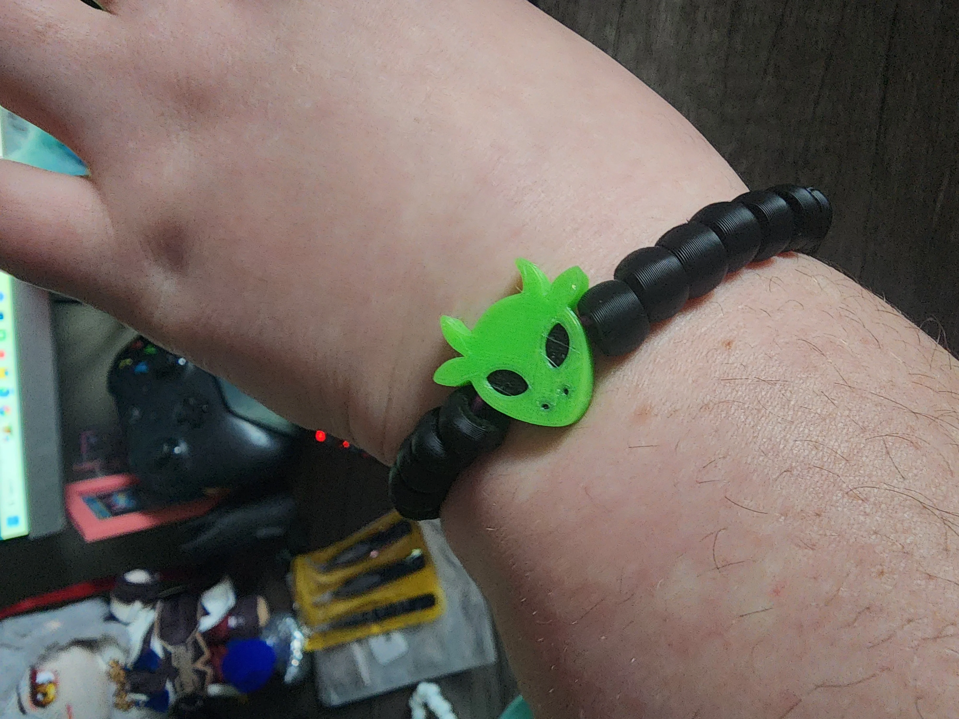 Бусина «Корова-инопланетянин Канси» (для фестиваля «Силовые поля»)