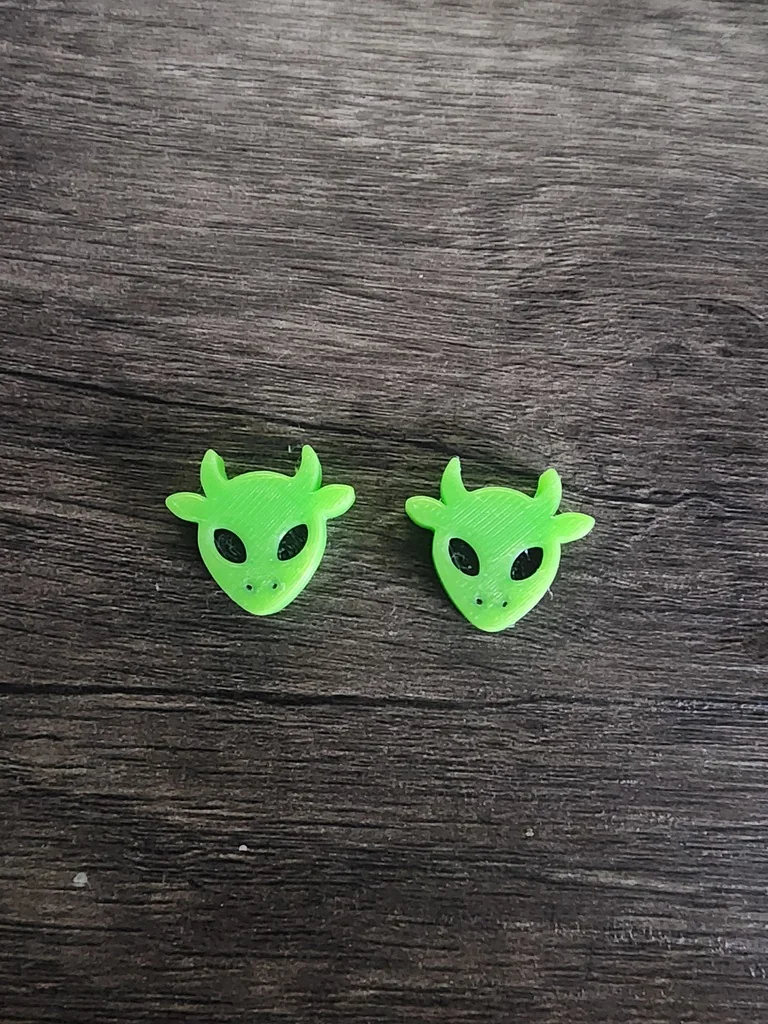 Бусина «Корова-инопланетянин Канси» (для фестиваля «Силовые поля»)