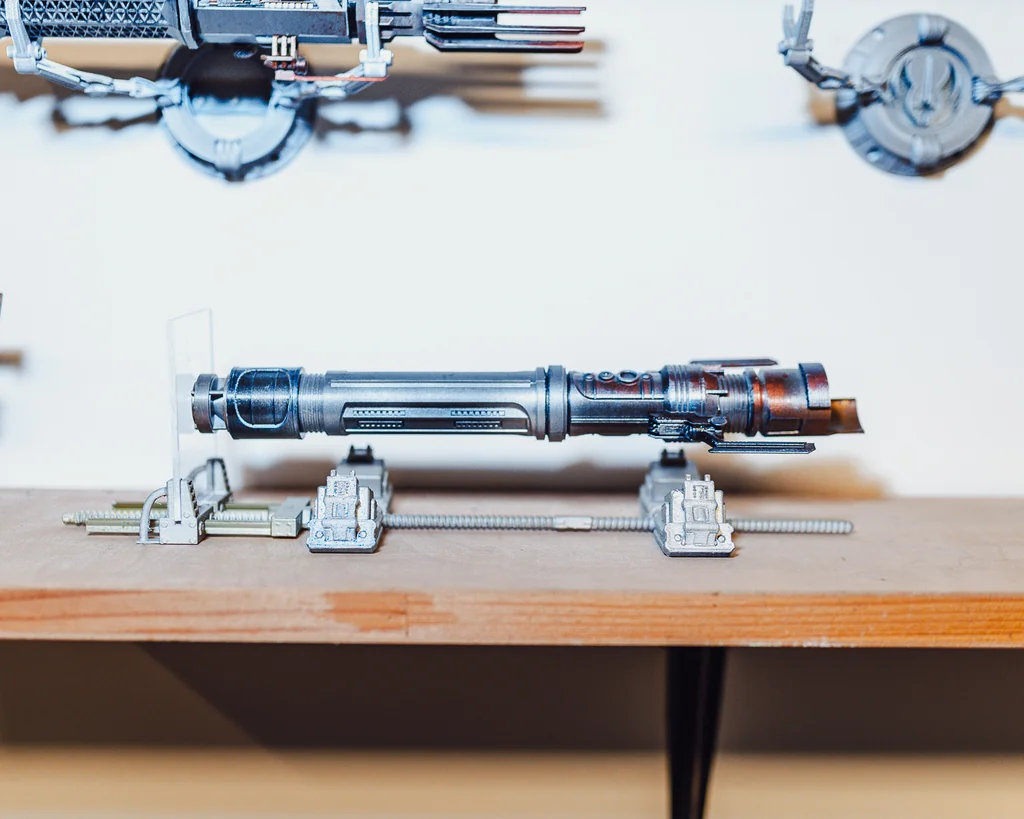 Подставка для светового меча - Магнитное левитирующее крепление