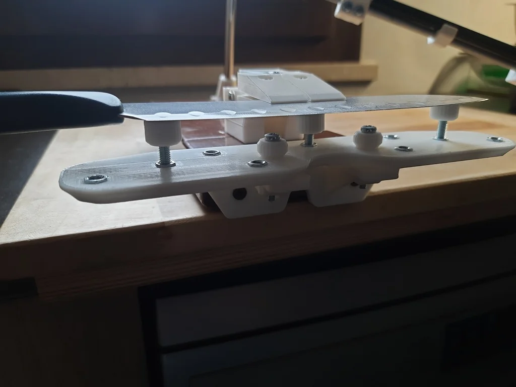 Ножевой точильный станок с фиксированным углом