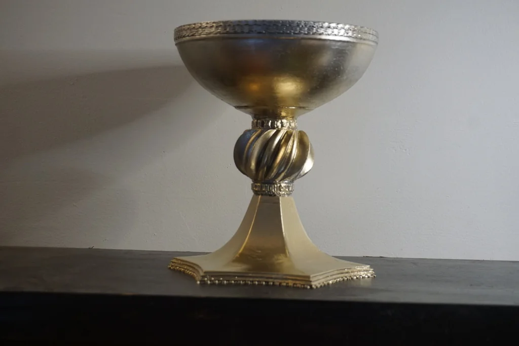 Святой Грааль из фильма «Эскалибур» 1981 года.