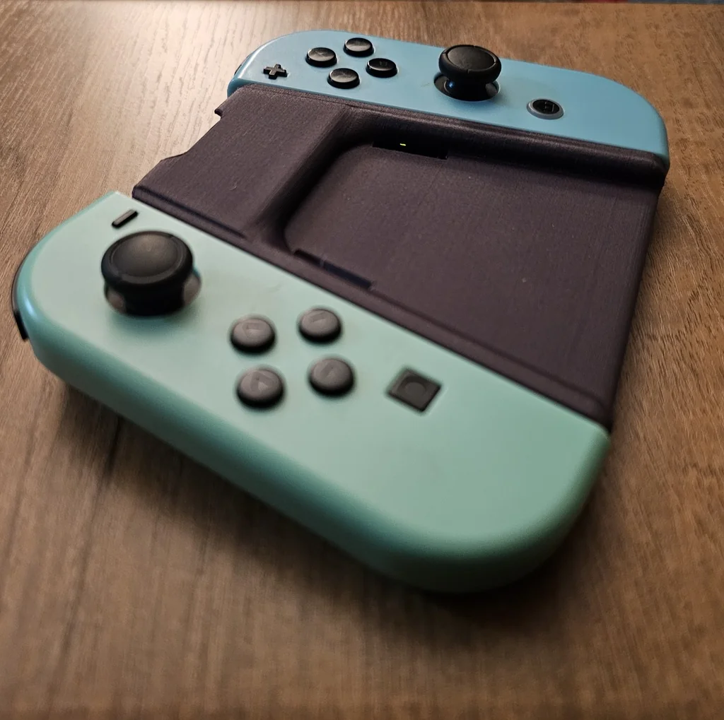 Надежный Grip для Joy-Con с LED окнами и хранилищем для игр