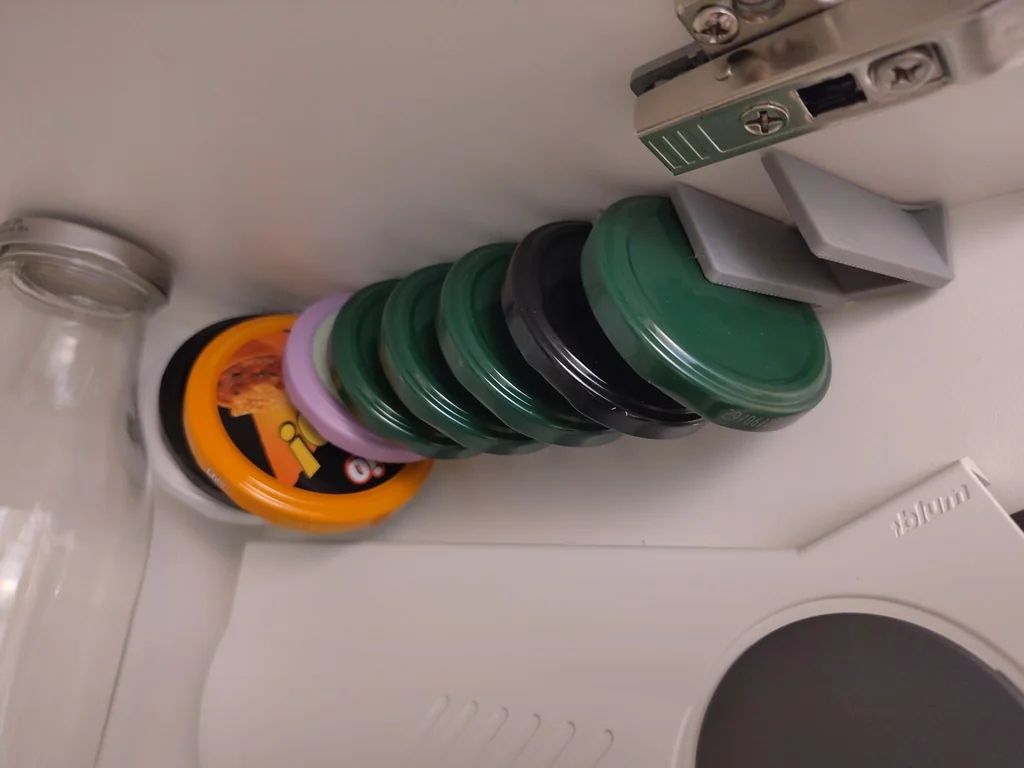 3D модель Держатель крышек для банок с магнитами - фото 1