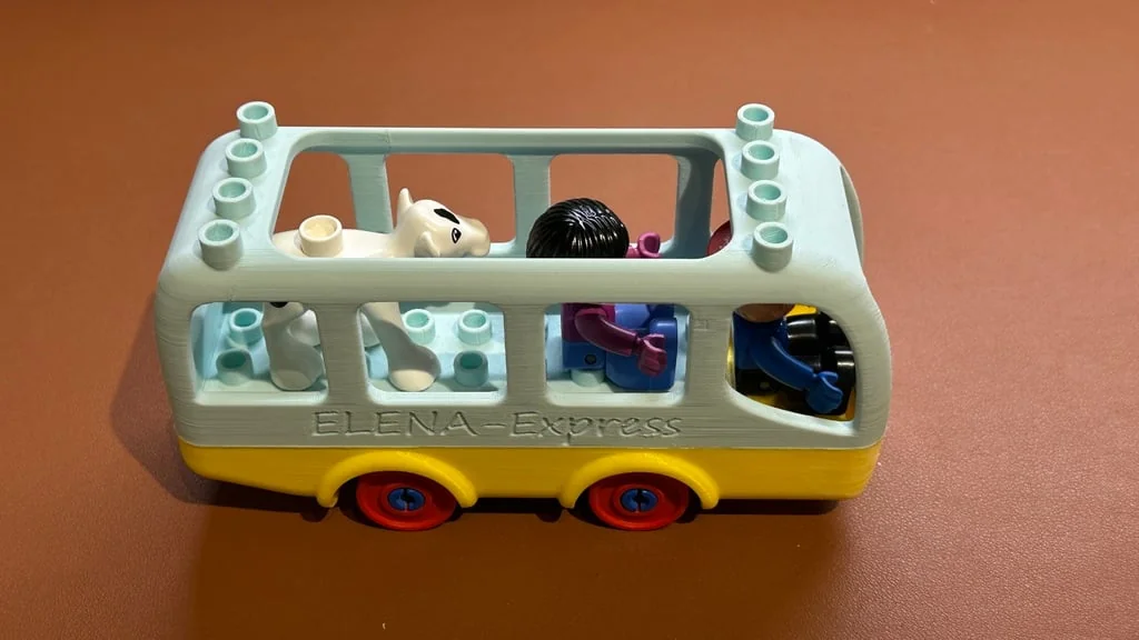 3D модель Совместимый автобус LEGO DUPLO для трейлера - фото 3