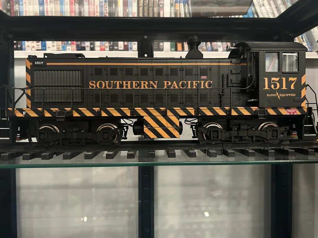 Модель G Scale USA Trains S4 в S2 с осевыми блоками