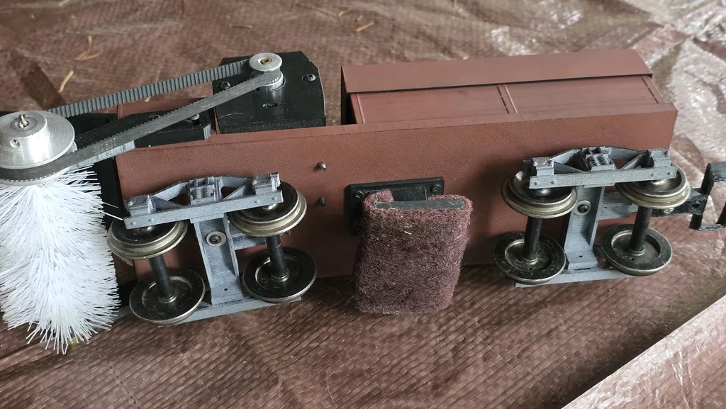 Модель: Поезд для очистки рельсов G Scale