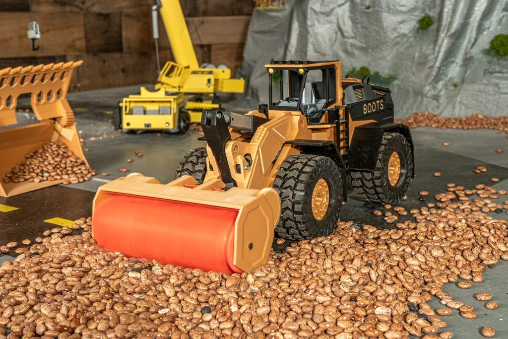 Колесный погрузчик с радиоуправлением — своими руками