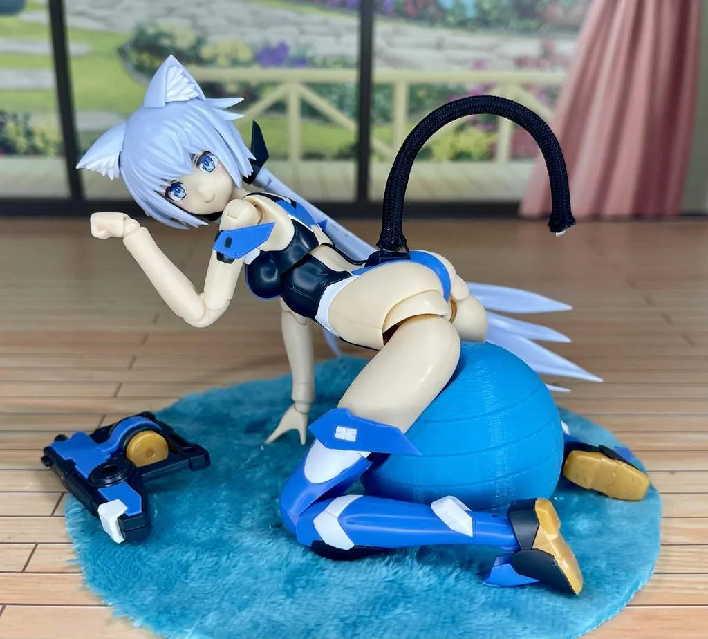 3D модель Модель 1/10.scale йога-мяча с вырезами для ног - фото 1