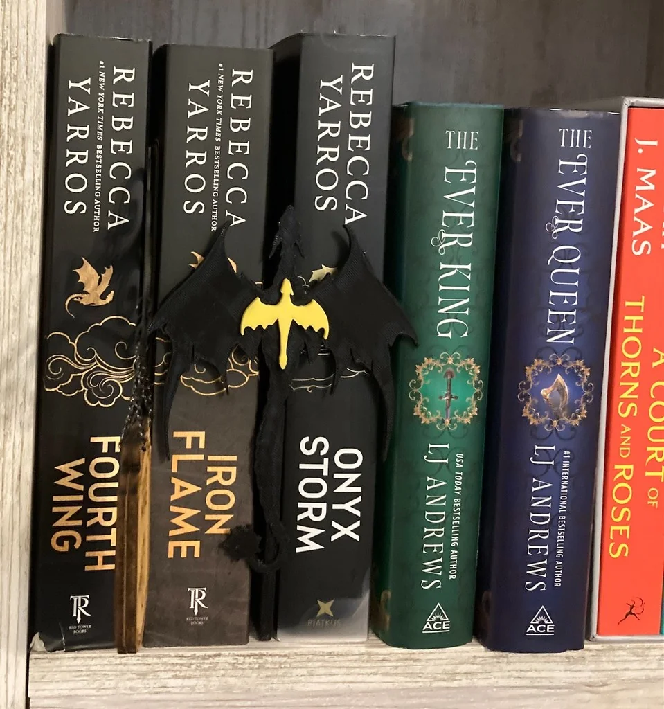 Драконьи разделители для книжной полки Fourth Wing