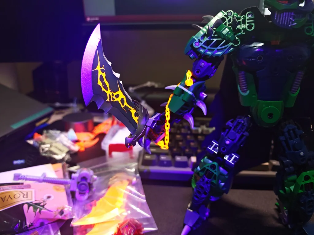 3D модель Модель Bionicle Blades of Chaos (God of War) с эффектом магмы - фото 1