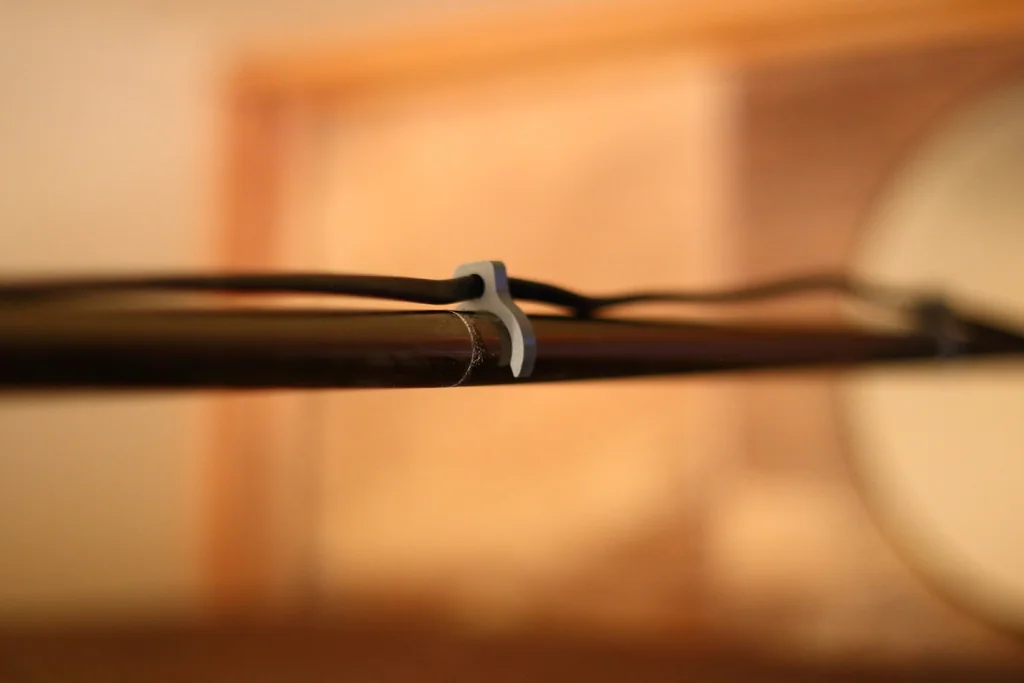 3D модель Держатель кабеля для настольной лампы - фото 4