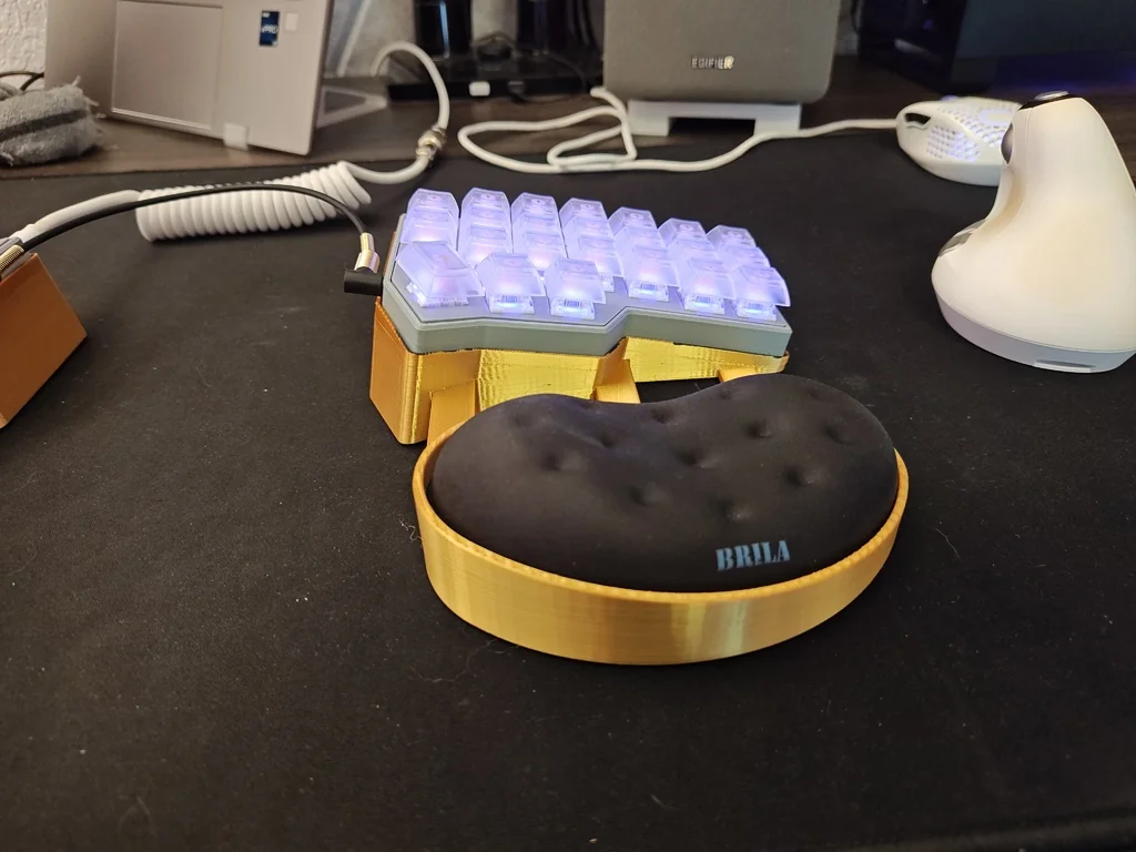 3D модель Корпус для клавиатуры Corne v4/v4.1 с подставкой для рук Brila - фото 2