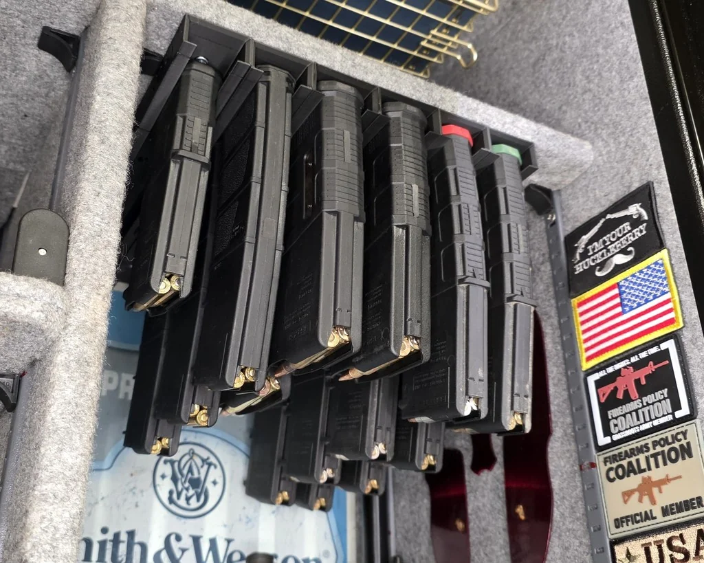 3D модель Держатель для магазинов под полкой - фото 1