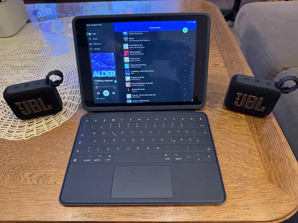 Знак JBL GO 4 для левого/правого направления