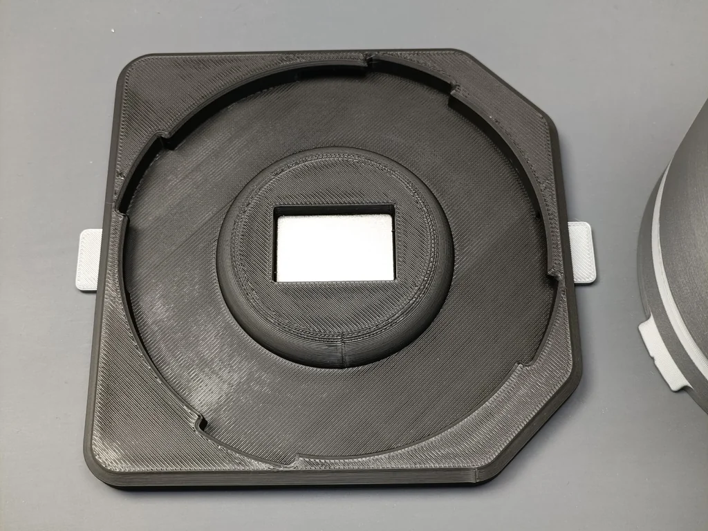 Диспенсер туалетной бумаги в виде SMD конденсатора