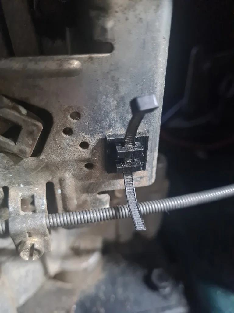 3D модель Крепление для мотокосы с квадратным отверстием - фото 2