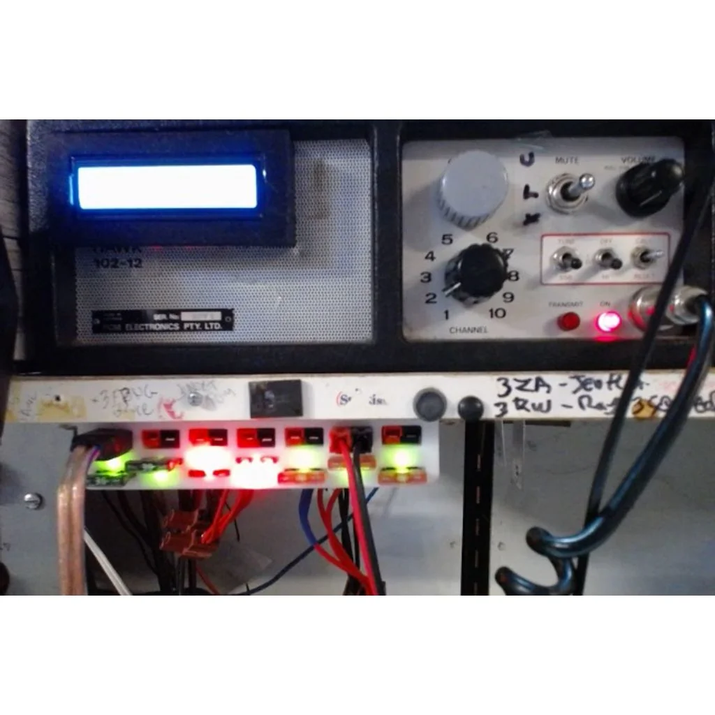 Крепление Anderson Power Pole с индикаторами состояния предохранителей