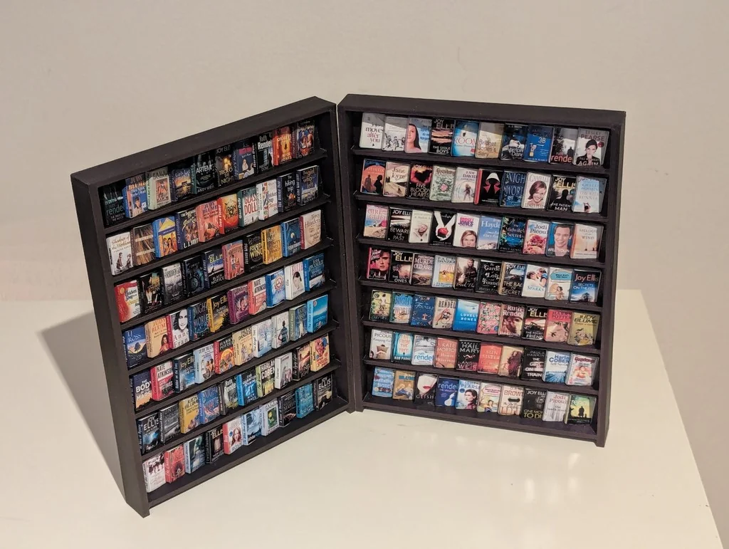 Книжная полка для кукольного домика