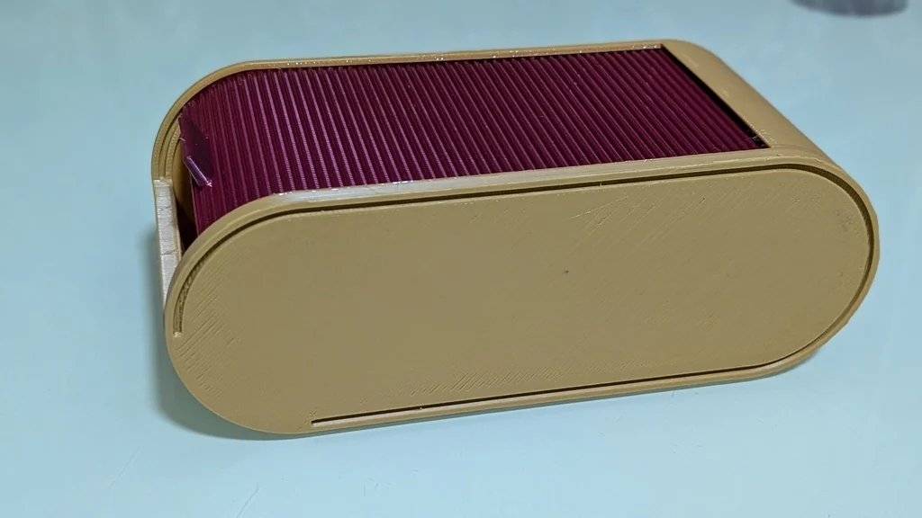 Коробка с роликовыми шторами для мелких предметов