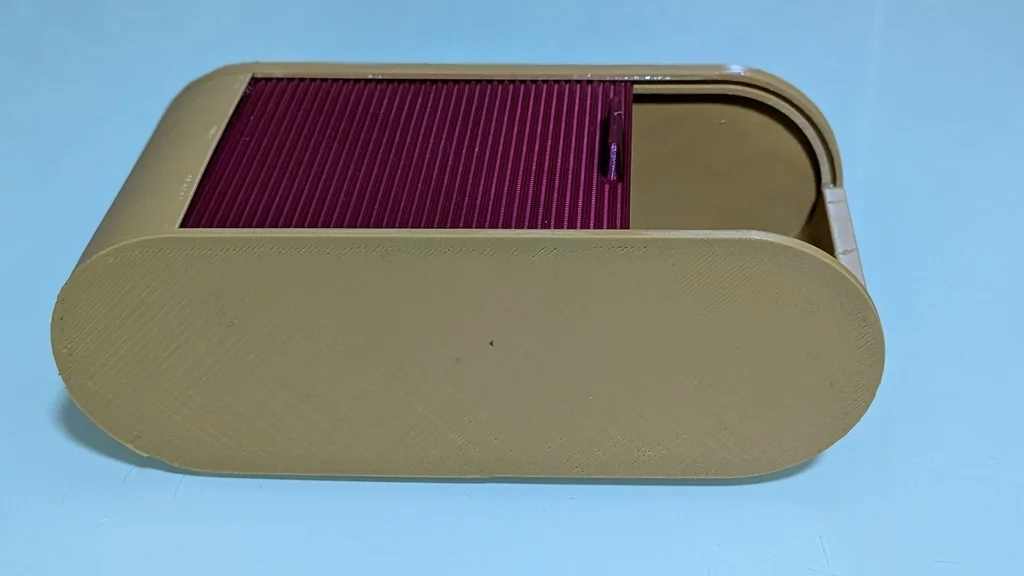 Коробка с роликовыми шторами для мелких предметов