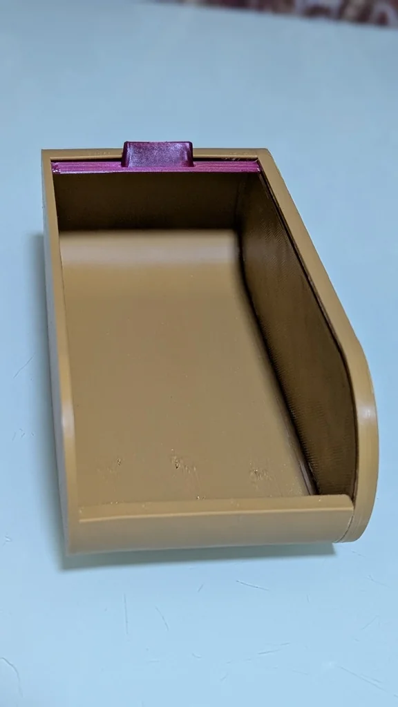 Коробка с роликовыми шторами для мелких предметов