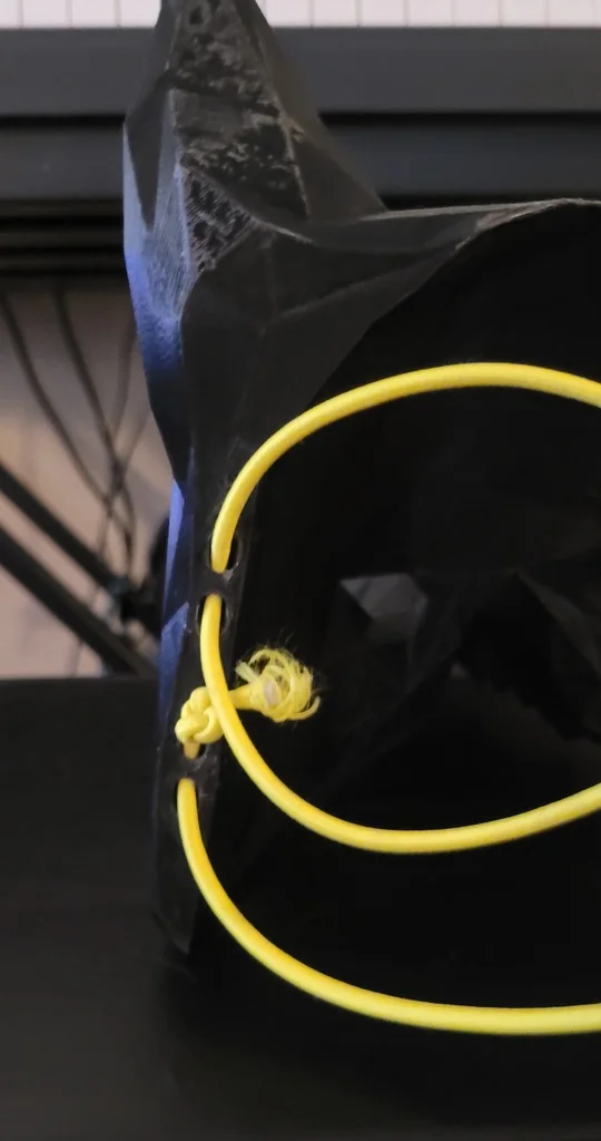 3D модель Низкополигональная волчья маска с отверстиями для шнурка - фото 10