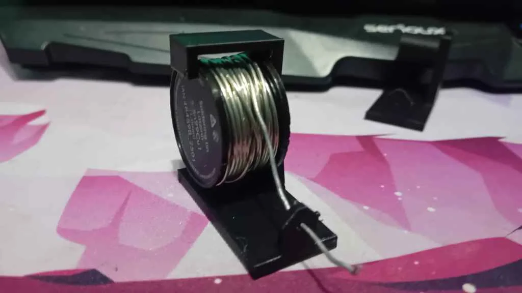 3D модель Держатель для катушки с паяльной проволокой - фото 1