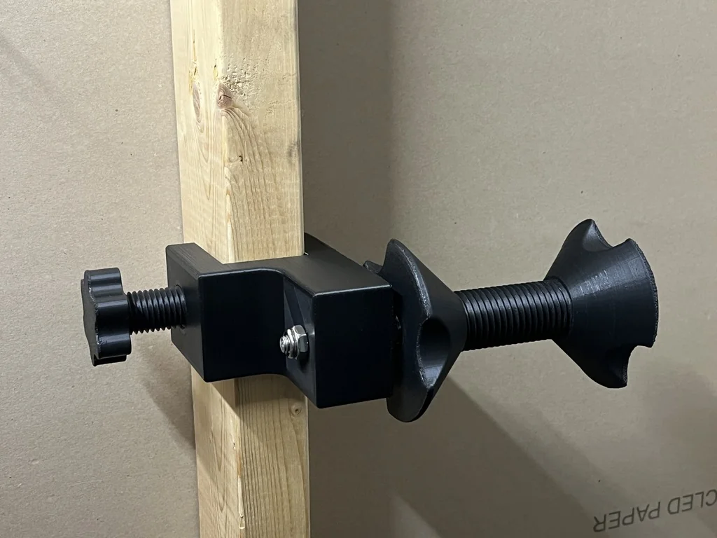 Держатель катушек на стене