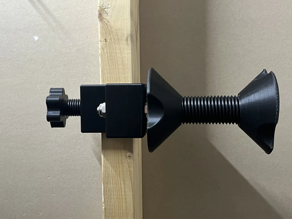 Держатель катушек на стене