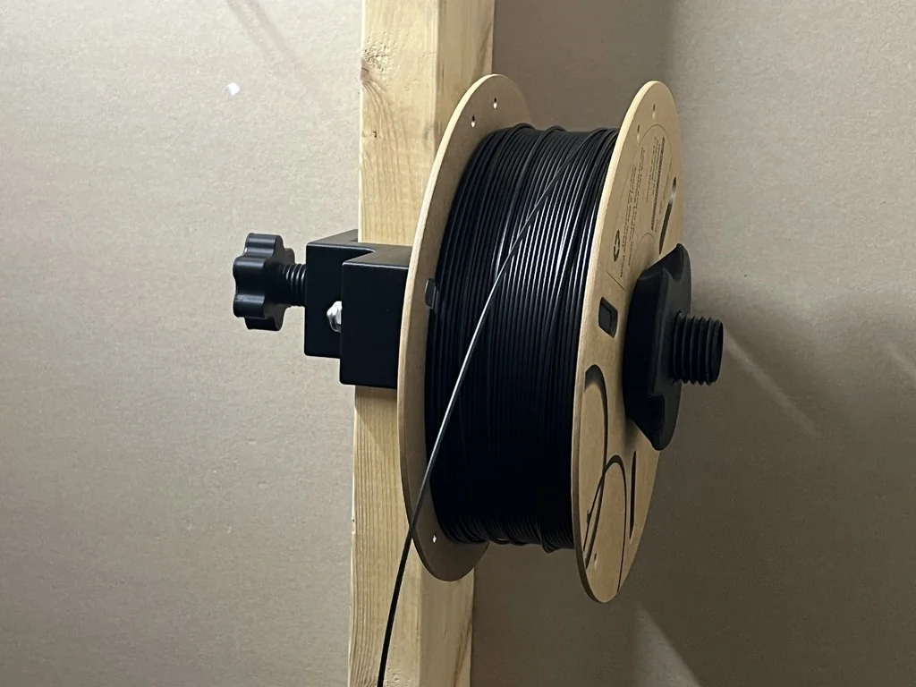 Держатель катушек на стене