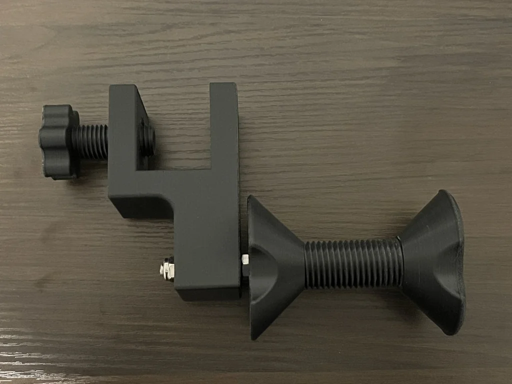 Держатель катушек на стене