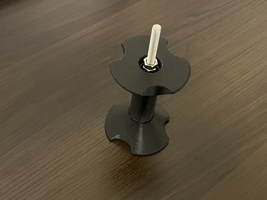 Держатель катушек на стене