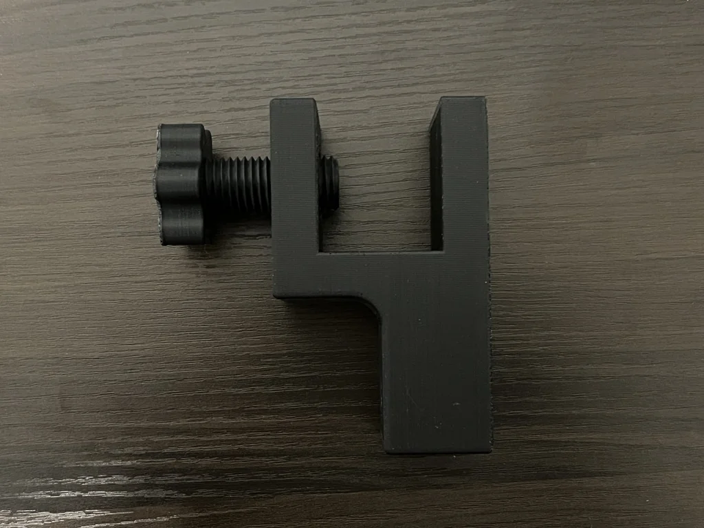 Держатель катушек на стене